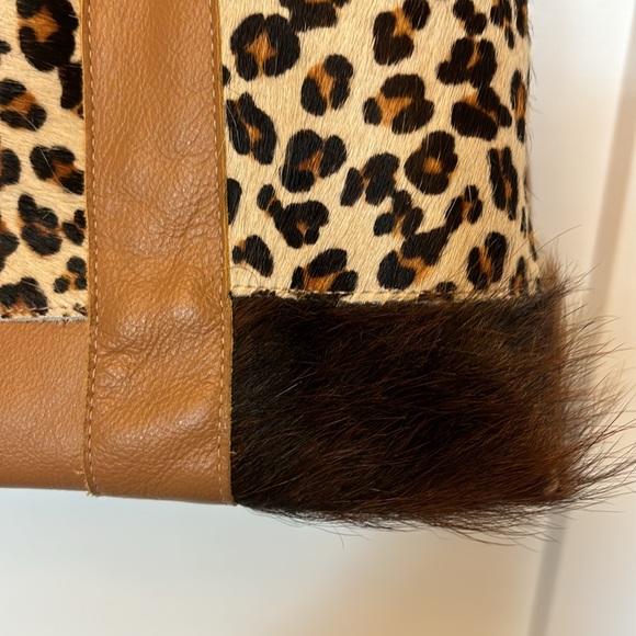 Extra large leather tote with lots of pockets … and style! - Picture 4 of 12